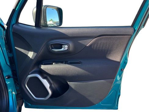 Used 2021 Jeep Renegade Latitude image 40