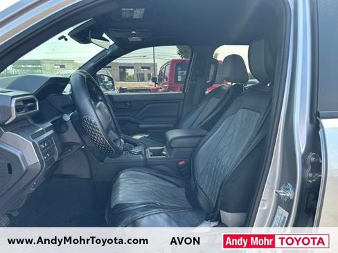 Used 2025 Toyota Tacoma SR5 AWD/4WD image 9