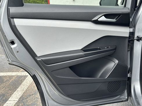 Used 2022 Volkswagen Taos SE image 13