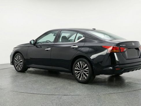 Used 2025 Nissan Altima 2.5 SV image 6