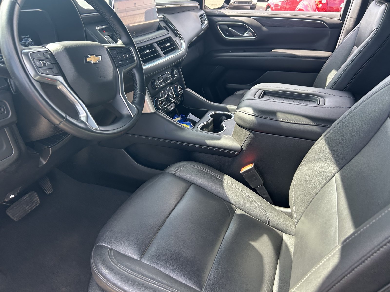 Used 2024 Chevrolet Suburban LT RWD image 14