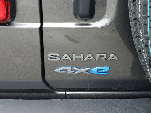 Used 2025 Jeep Wrangler Unlimited Sahara AWD/4WD image 7