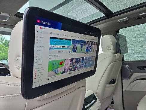 Certified 2024 Cadillac Escalade Sport Platinum w/ LPO, Floor Liner Package AWD/4WD image 17
