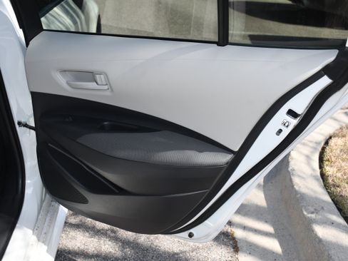 Used 2025 Toyota Corolla LE image 18