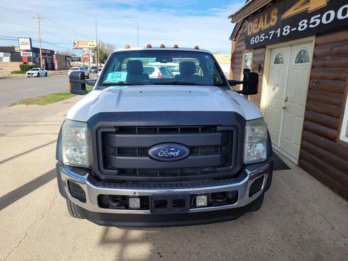 Used 2015 Ford F550 165 W.B. 2D image 3