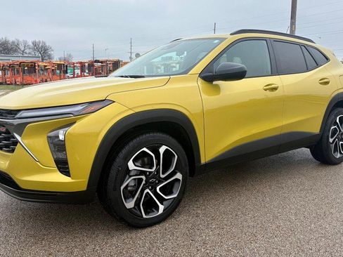 Used 2025 Chevrolet Trax RS w/ Driver Confidence Package image 7