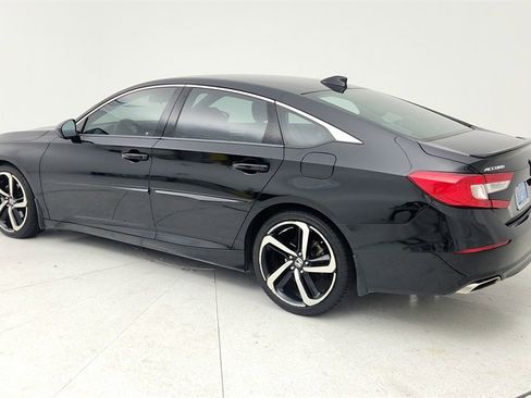 Used 2018 Honda Accord Sport image 4