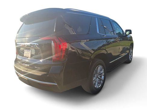 Used 2024 GMC Yukon SLT w/ SLT Luxury Package AWD/4WD image 4