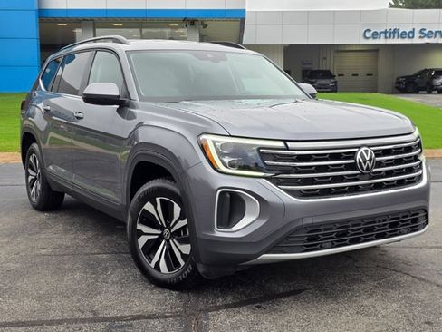 Used 2025 Volkswagen Atlas SE FWD image 2