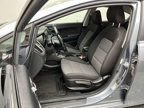 Used 2017 Kia Forte S w/ S Technology Package FWD image 8