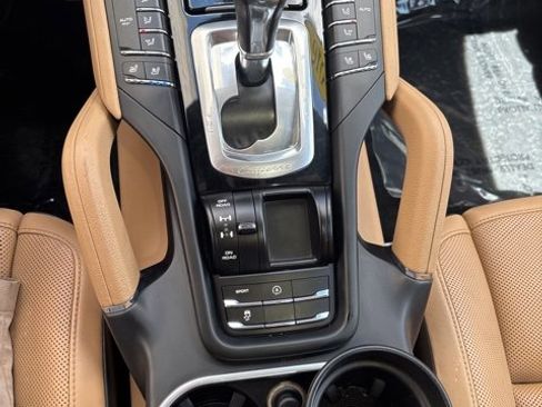 Used 2016 Porsche Cayenne S image 12
