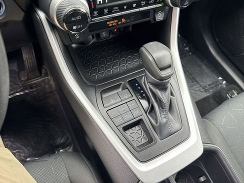 Used 2022 Toyota RAV4 XLE image 22