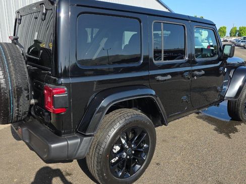 Used 2024 Jeep Wrangler Unlimited Sahara w/ Safety Group AWD/4WD image 4
