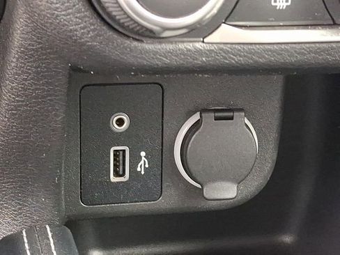 Used 2019 Nissan Kicks S image 23