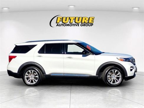 Certified 2023 Ford Explorer Limited image 3