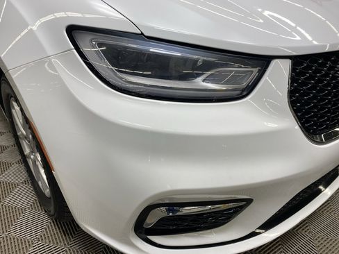 Used 2022 Chrysler Pacifica Touring-L image 3