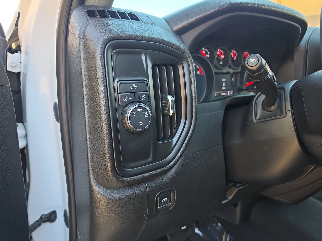 Used 2022 Chevrolet Silverado 1500 Custom RWD image 18