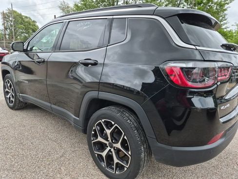 Used 2025 Jeep Compass Limited image 5