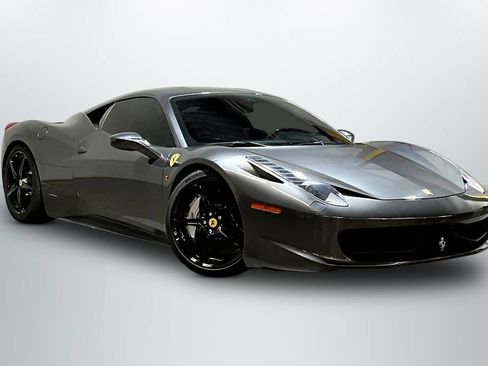 Used 2015 Ferrari 458 Italia Coupe RWD image 1