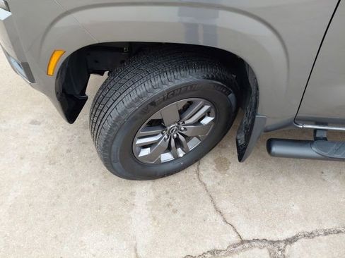 Used 2025 Nissan Frontier SV w/ SV Convenience Package image 34