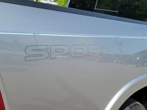 Used 2022 RAM 1500 Laramie AWD/4WD image 7