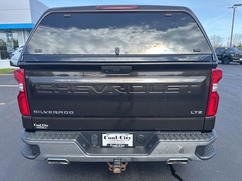 Used 2019 Chevrolet Silverado 1500 LTZ w/ Z71 Off-Road Package AWD/4WD image 7
