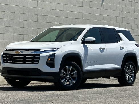 Used 2026 Chevrolet Equinox LT FWD image 8