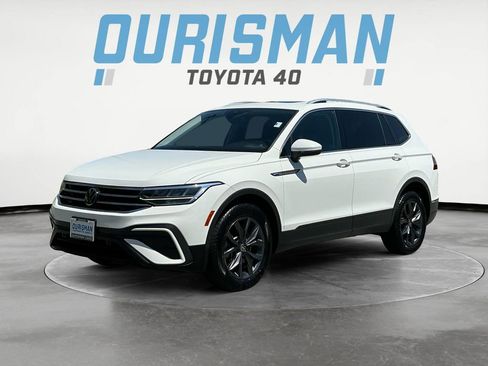 Used 2022 Volkswagen Tiguan SE w/ Panoramic Sunroof Package AWD/4WD image 3