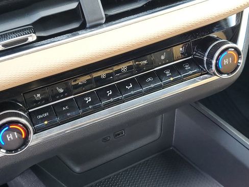 Certified 2025 Chevrolet Equinox ACTIV w/ Safety and Technology Package image 23