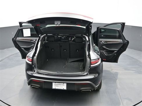 Used 2022 Porsche Macan image 27