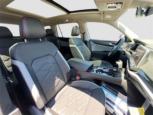 New 2024 Volkswagen Atlas Peak Edition SE image 29