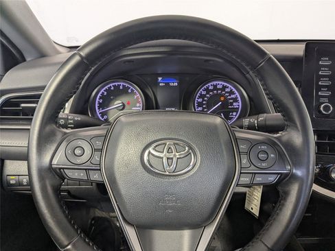 Certified 2022 Toyota Camry SE image 11