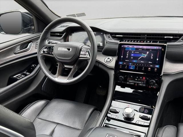 Certified 2023 Jeep Grand Cherokee Overland w/ Luxury Tech Group IV AWD/4WD image 15