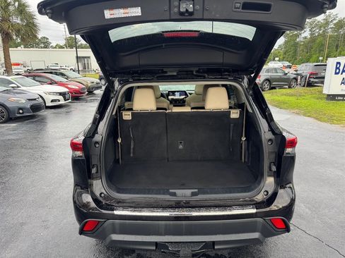 Used 2020 Toyota Highlander Platinum FWD image 25