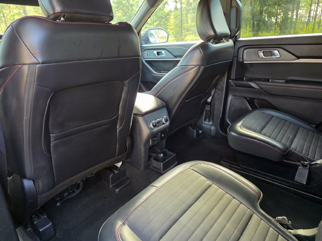 Used 2025 Ford Explorer ST-Line w/ Premium Package RWD image 17