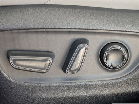 Used 2024 Toyota Venza Limited image 25