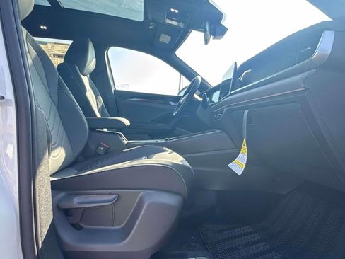 New 2026 Volkswagen Tiguan SE R-Line image 12