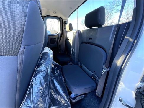 Used 2025 Nissan Frontier SV image 21