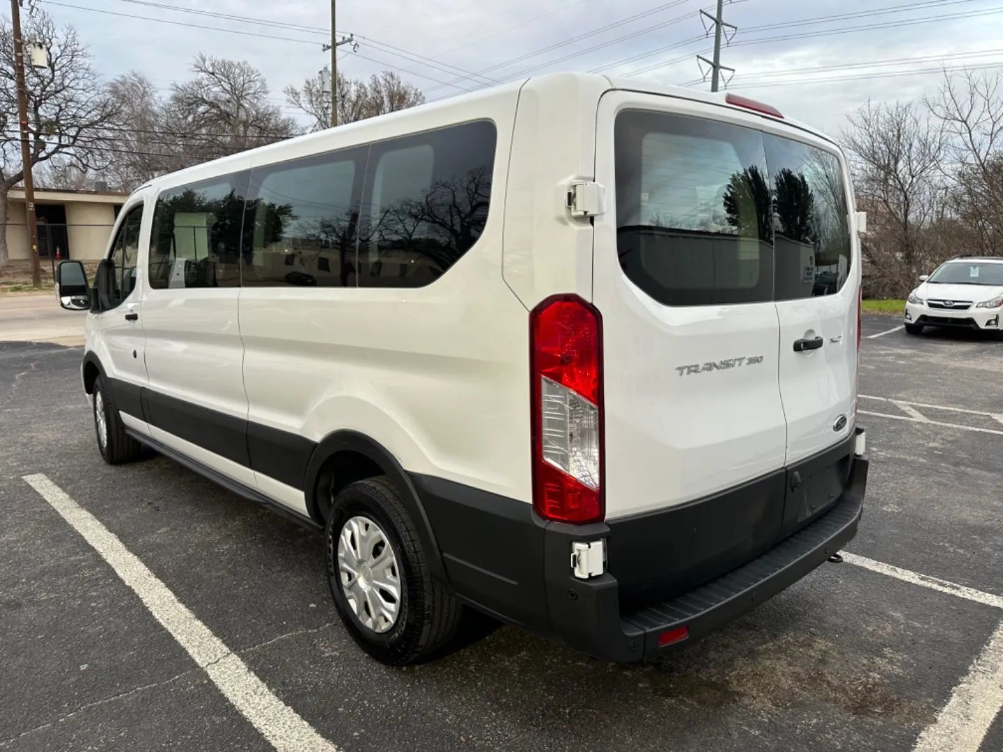 Used 2021 Ford Transit 350 XLT RWD image 3