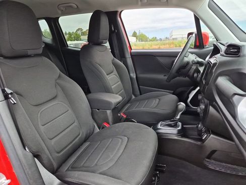 Used 2021 Jeep Renegade Latitude AWD/4WD image 18