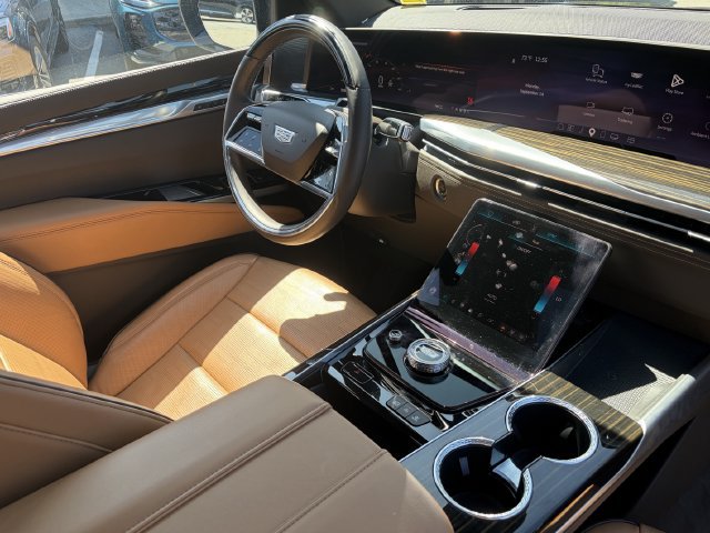 Used 2025 Cadillac Escalade Premium Luxury w/ LPO, Radiant Package AWD/4WD image 29