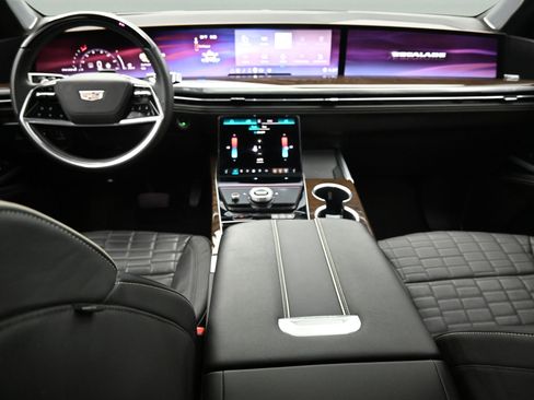 Used 2025 Cadillac Escalade ESV Premium Luxury Platinum AWD/4WD image 11