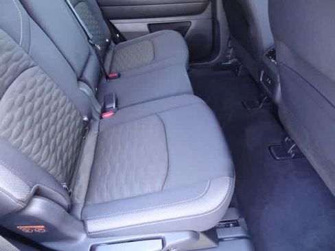Used 2025 Nissan Pathfinder SV FWD image 12