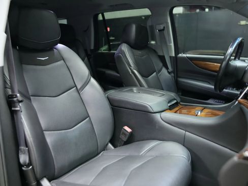 Used 2017 Cadillac Escalade Luxury image 25