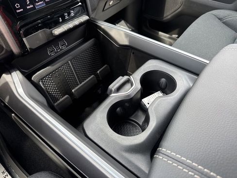 New 2026 RAM 1500 4x4 Crew Cab image 23