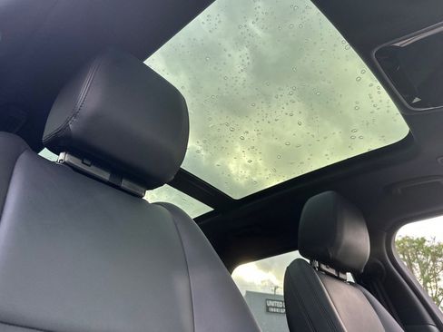 Used 2025 Land Rover Range Rover Velar S image 25