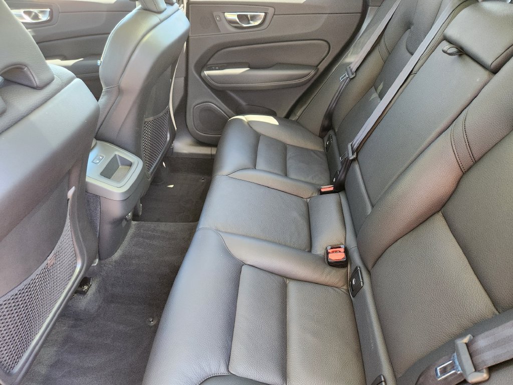 Used 2025 Volvo XC60 B5 Plus AWD/4WD image 19