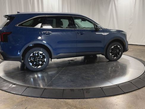 New 2026 Kia Sorento S image 2