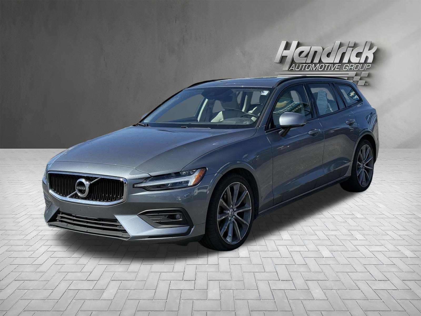Used 2021 Volvo V60 T5 Momentum w/ Premium Package FWD image 5