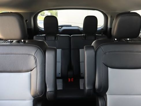 Used 2023 Ford Explorer XLT w/ Equipment Group 202A AWD/4WD image 36